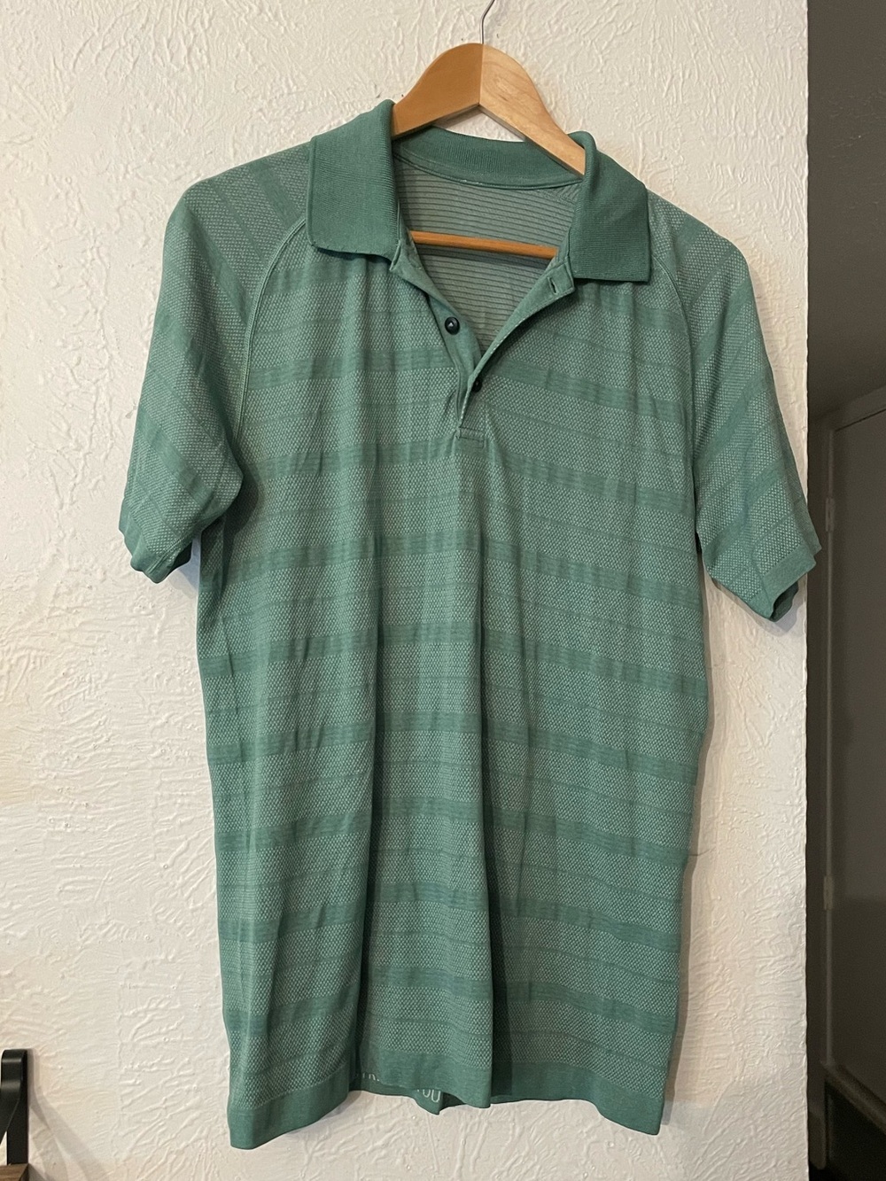 lululemon athletica Metal Vent Tech striped polo medium